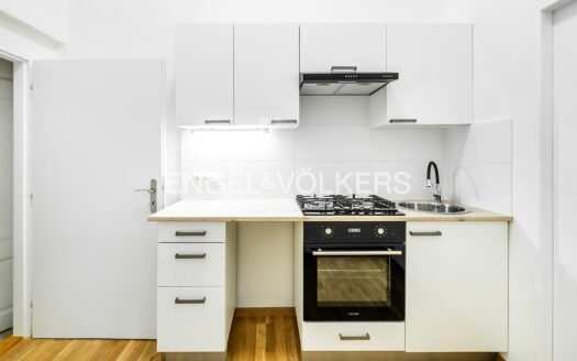 Pronájem bytu 1+1, 43 m² – Praha, Malá Strana, ulice Karmelitská