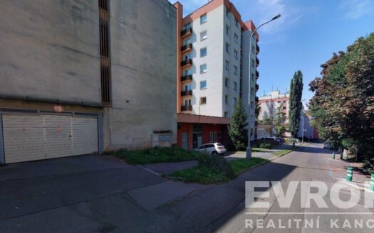 Pronájem Garážová stání, 14 m² – Praha, Podolí, ulice Pod Klaudiánkou