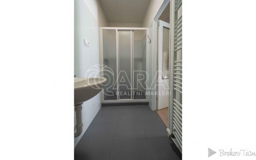 Pronájem bytu 1+1, 30 m² – Praha, Kbely, ulice Semilská