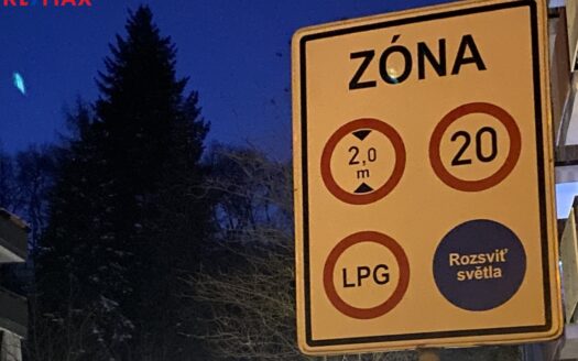 Pronájem Garážová stání, 12 m² – Praha, Smíchov, ulice Tomkova