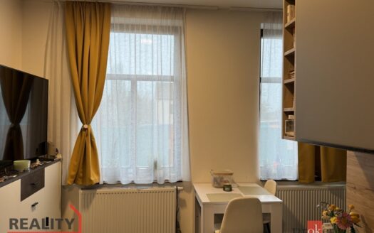 Pronájem bytu 1+kk, 28 m² – Praha, Jinonice, ulice V Roháčích