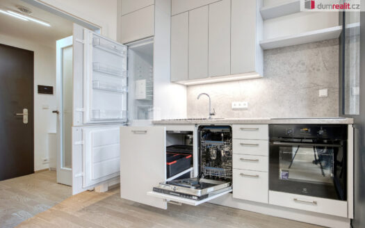 Pronájem bytu 1+kk, 29 m² – Praha, Smíchov, ulice U Lihovaru