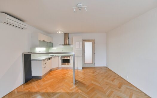 Pronájem bytu 2+kk, 72 m² – Praha, Vršovice, ulice Bulharská