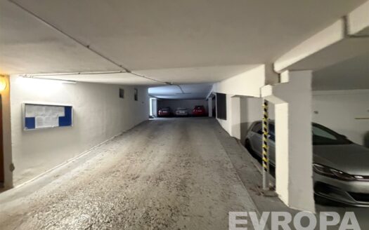 Pronájem Garážová stání, 14 m² – Praha, Podolí, ulice Pod Klaudiánkou