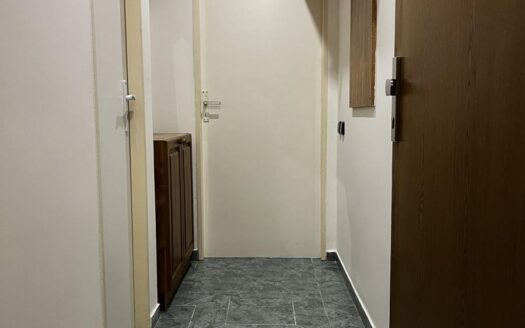 Pronájem bytu 2+kk, 47 m² – Praha, Kobylisy, ulice Služská