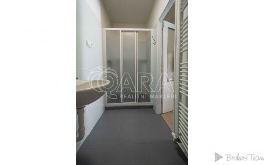 Pronájem bytu 1+1, 30 m² – Praha, Kbely, ulice Semilská