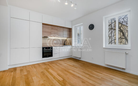 Pronájem bytu 2+kk, 39 m² – Praha, Smíchov, ulice Plzeňská