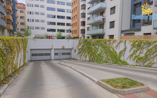 Pronájem Garáže, 16 m² – Praha, Michle, ulice Hanusova