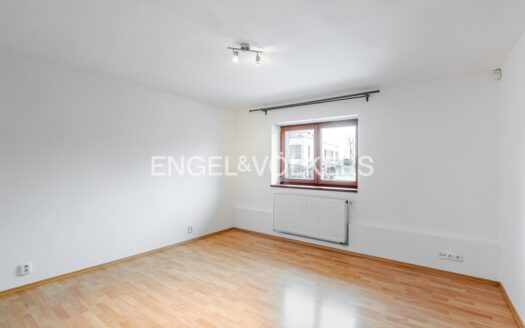 Pronájem bytu 2+kk, 50 m² – Praha, Smíchov, ulice Na Hřebenkách