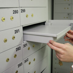 Bankovní úschova bytu jak funguje, kdy ji banka umožní, výhody, nevýhody a co si pohlídat