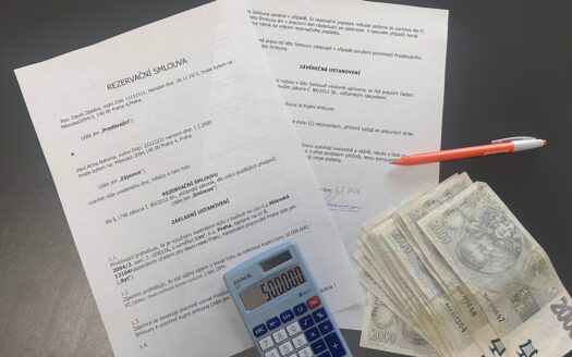 Rezervační smlouva bytu co znamená, kdy se podepisuje, jak funguje rezervační poplatek a na co si dát pozor