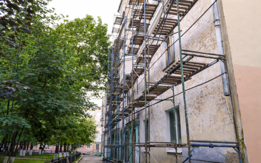 Stav domu u bytu co zjistit před koupí, plánované opravy, dlužníci v SVJ a jak poznat problémový dům