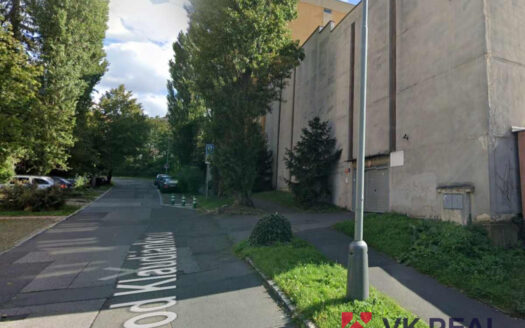 Pronájem Garáže, 15 m² – Praha, Podolí, ulice Pod Klaudiánkou