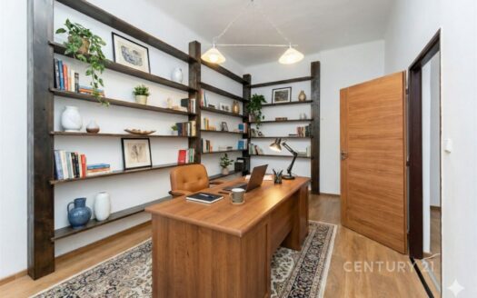 Pronájem bytu 4+kk, 99 m² – Praha, Karlín, ulice Pernerova