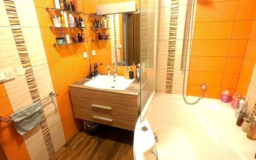 Pronájem bytu 4+kk, 88 m² – Praha, Žižkov, ulice Husitská