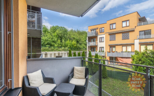 Pronájem bytu 1+kk, 33 m² – Praha, Smíchov, ulice Jeřabinová