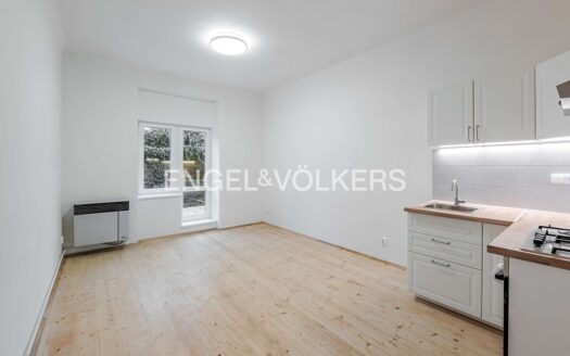 Pronájem bytu 1+kk, 24 m² – Praha, Žižkov, ulice V domově
