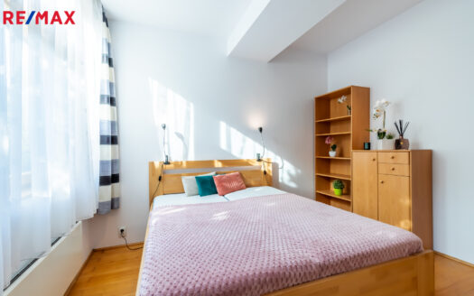 Pronájem bytu 2+kk, 60 m² – Praha, Žižkov, ulice Žerotínova