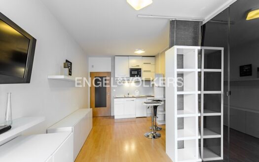 Pronájem bytu 1+kk, 27 m² – Praha, Smíchov, ulice Jeřabinová