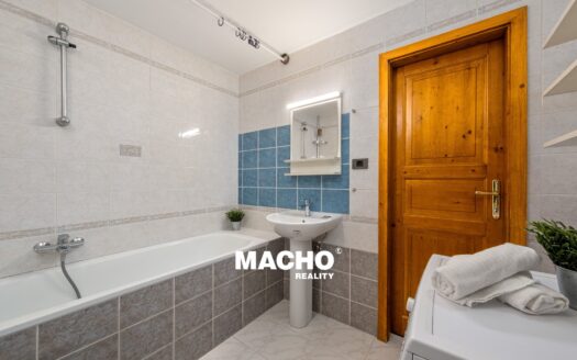 Pronájem bytu 3+kk, 70 m² – Praha, Vršovice, ulice Černomořská