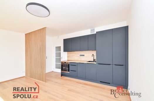 Prodej bytu 1+kk, 31 m² – Praha, Dolní Chabry, ulice Ústecká