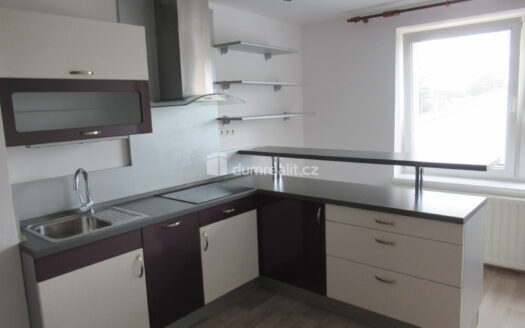 Pronájem bytu 2+1, 65 m² – Praha, Kobylisy, ulice Ořechová