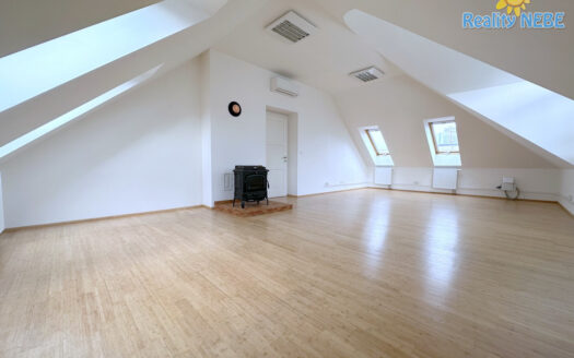 Pronájem bytu 2+1, 82 m² – Praha, Podolí, ulice Nad spádem