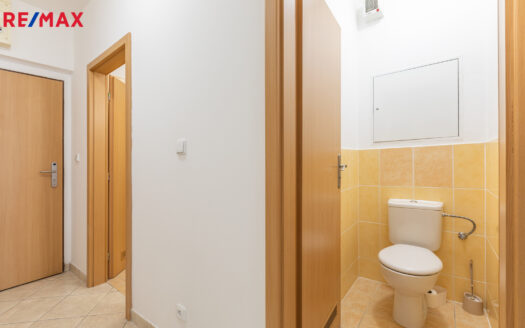 Pronájem bytu 1+kk, 28 m² – Praha, Kunratice, ulice Pod Haltýřem