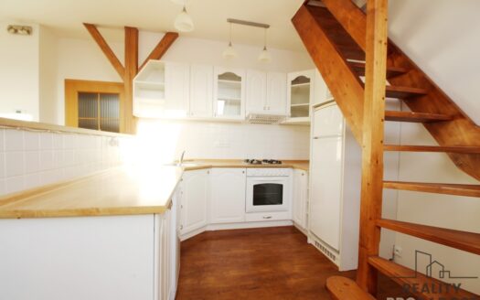 Pronájem bytu 3+kk, 75 m² – Praha, Vršovice, ulice 28. pluku