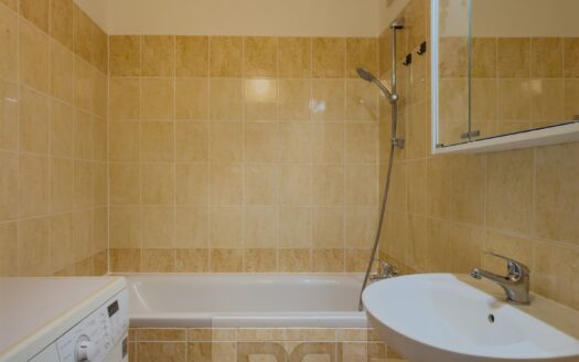 Pronájem bytu 2+kk, 38 m² – Praha, Čimice, ulice Minická