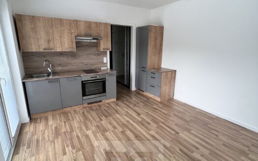 Pronájem bytu 1+kk, 25 m² – Praha, Libeň, ulice Novovysočanská