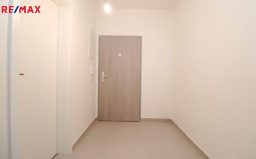 Prodej bytu 1+kk, 35 m² – Praha, Vysočany, ulice Kabešova