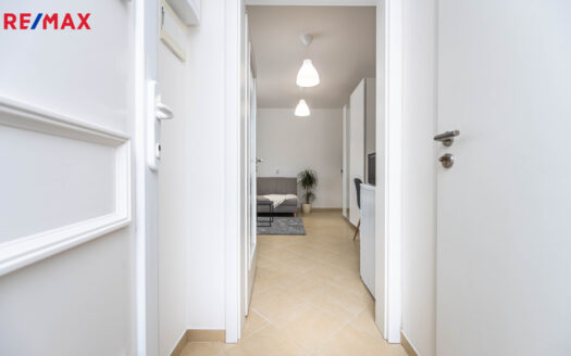 Pronájem bytu 1+kk, 24 m² – Praha, Stodůlky, ulice Smíchovská