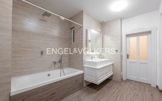 Pronájem bytu 4+kk, 115 m² – Praha, Hradčany, ulice Na valech