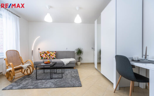 Pronájem bytu 1+kk, 24 m² – Praha, Stodůlky, ulice Smíchovská