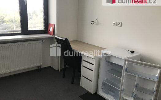Pronájem bytu 1+kk, 15 m² – Praha, Hostavice, ulice Pilská
