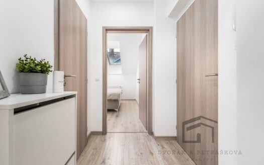 Pronájem bytu 2+kk, 38 m² – Praha, Libeň, ulice Pod Labuťkou