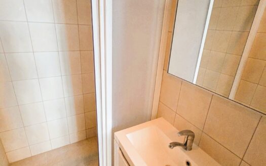 Pronájem bytu 1+kk, 32 m² – Praha, Holešovice, ulice V zákoutí