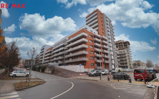 Prodej bytu 1+kk, 35 m² – Praha, Vysočany, ulice Kabešova