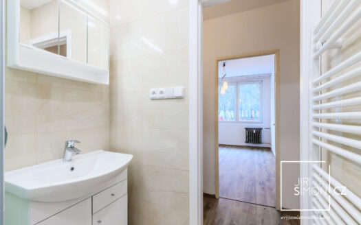 Pronájem bytu 3+1, 69 m² – Praha, Kobylisy, ulice Třeboradická