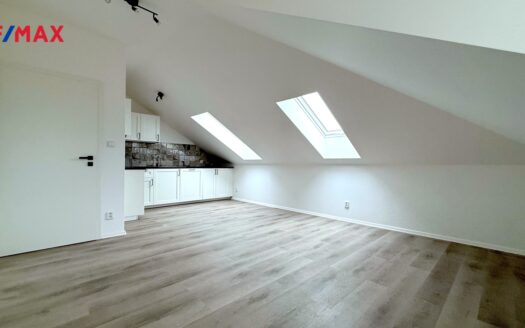 Prodej bytu 2+kk, 53 m² – Praha, Horní Počernice, ulice Slatiňanská 927