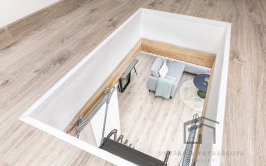 Pronájem bytu 2+kk, 38 m² – Praha, Libeň, ulice Pod Labuťkou