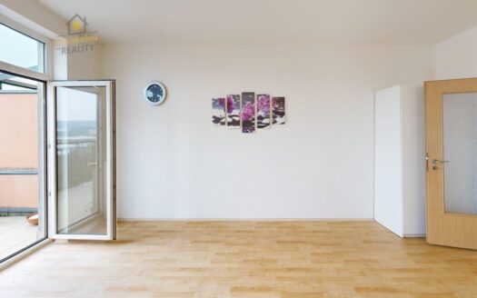 Prodej bytu 1+kk, 31 m² – Praha, Vysočany, ulice Podkovářská