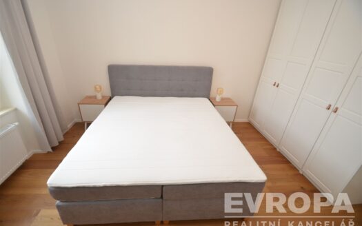 Pronájem bytu 2+kk, 55 m² – Praha, Karlín, ulice Peckova