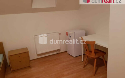 Pronájem bytu 1+kk, 15 m² – Praha, Kobylisy, ulice Zenklova