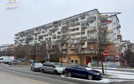 Prodej bytu 1+kk, 31 m² – Praha, Vysočany, ulice Podkovářská
