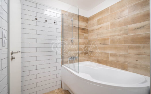 Pronájem bytu 3+kk, 67 m² – Praha, Prosek, ulice Litvínovská