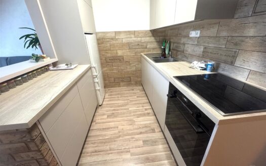 Pronájem bytu 2+kk, 43 m² – Praha, Zbraslav, ulice Ke Kamínce