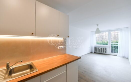 Prodej bytu 2+kk, 43 m² – Praha, Kobylisy, ulice Famfulíkova