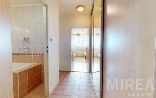 Prodej bytu 2+kk, 45 m² – Praha, Horní Měcholupy, ulice Nad přehradou 408